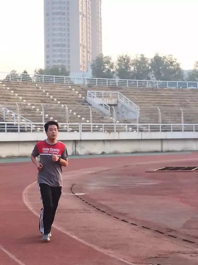 张妙飞老师照片.jpg